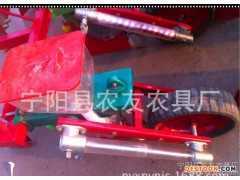 热销小型玉米施肥播种机，单粒玉米施肥播种机图1