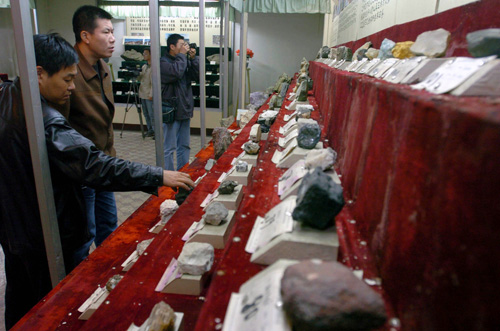 资料图：新疆富蕴县可可托海镇是我国著名的稀有金属矿，其中稀有金属铍的蕴藏储量占全国的70%。新华社记者王旻摄