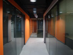 玻璃隔断价格 办公室隔断经销商 钢化玻璃隔断 地生供图1