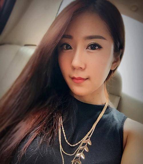 中国姑娘秀超翘美臀(3)