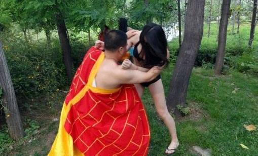 美女与和尚道士激情野战(5)