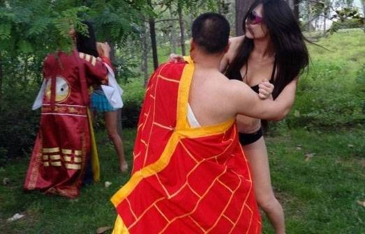 美女与和尚道士激情野战(9)