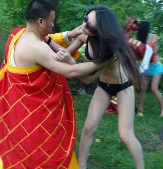 美女与和尚道士激情野战(13)