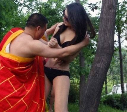 美女与和尚道士激情野战(11)