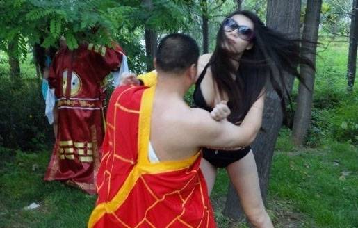 美女与和尚道士激情野战(6)