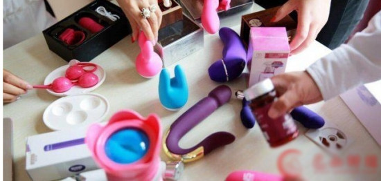 绝色校花卖情趣用品 年赚千万无男友(4)