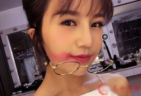 绝色校花卖情趣用品 年赚千万无男友(2)