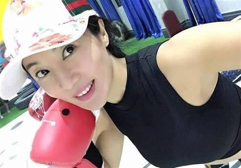 50岁辣妈刘叶琳似少女：和22岁儿子一起常被误会是情侣