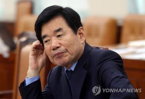 资料图片：担任国政企划委委员长的共同民主党金振杓。（图片来源：韩联社）