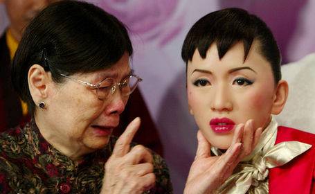 梅艳芳母亲沦落到“路边捡菜”吃 为何网友却表“大快人心”