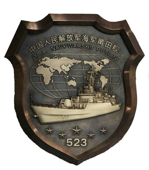 056轻型导弹护卫舰蚌埠舰，以战舰和直升机为主题。舰训是&ldquo;忠诚、精武、开拓、制胜&rdquo;。