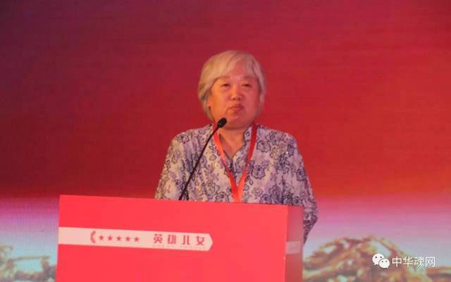 中共隐蔽战线元老熊向辉的女儿熊蕾发言。