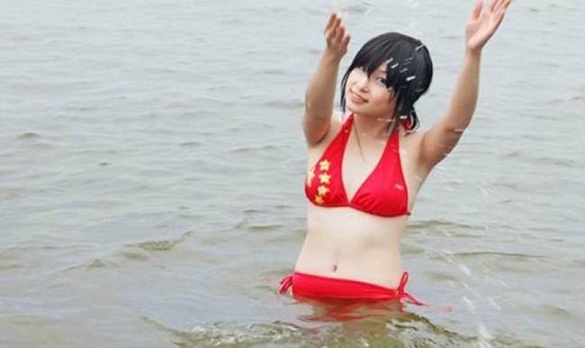 2012年9月20日，在南京秋季房地产交易会现场，商家找来一位&ldquo;赤裸&rdquo;的美女，让画家在美女肥硕的双乳上画上中华人民共和国国旗图案，并冠之以&ldquo;保钓爱国&rdquo;主题。