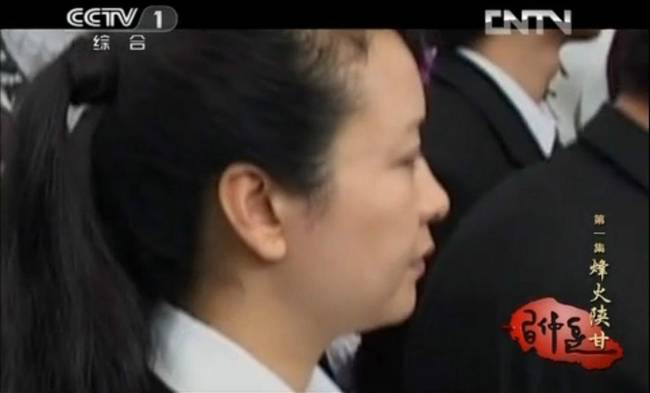 告别仪式现场的家属。