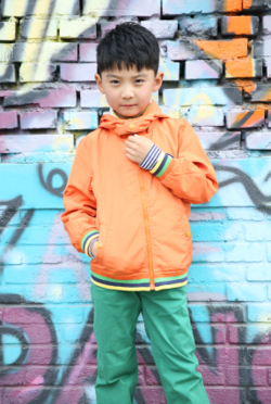 程一阁参与李宁服装走秀 小型男魅力吸睛无数