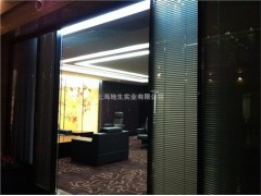 单玻璃隔断厂家_上海单层玻璃隔断_地生供图1