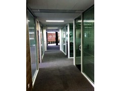 上海玻璃百叶隔断厂家_玻璃屏风隔断价格_地生供图1