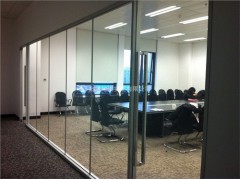 上海双玻璃百叶隔断墙_上海玻璃隔断墙_写字楼隔断墙_地生供图1