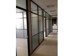 上海烤漆玻璃隔断厂家_上海成品铝合金玻璃隔断_地生供图1