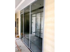 上海防火玻璃隔断厂家_上海铝合金防火玻璃隔断_地生供图1