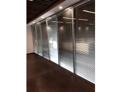 上海办公铝合金隔断_上海铝合金中空百叶隔断_地生供图1