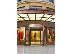 大连四翼自动旋转门保养_本溪四翼自动旋转门施工商家_龙达供图1