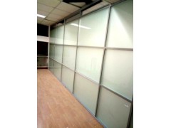 双玻百叶隔断_办公隔断设计_办公室隔断安装_地生供图1