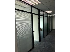 上海磨砂玻璃隔断订_做百叶隔断安装_写字楼隔断墙_地生供图1