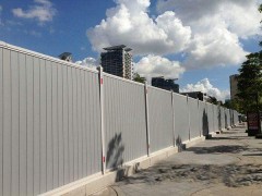 深圳龙华厂家直销施工PVC围挡 钢结构围挡 泡沫围挡等图1