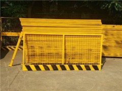 深圳龙岗厂家批发施工护栏 基坑护栏 塑料护栏 市政护栏等图1