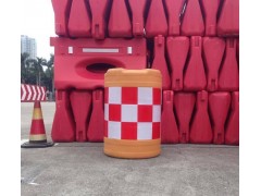 深圳南山厂家批发施工红色高水马 防撞桶 警示牌 路锥等图3