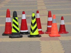 东莞常平厂家批发施工红色高水马 防撞桶 警示牌 路锥等图2