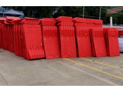 深圳 东莞 PVC围挡 水马围挡 大量现货供应图3