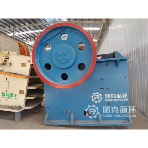 PE750×1060颚式破碎机大修图1