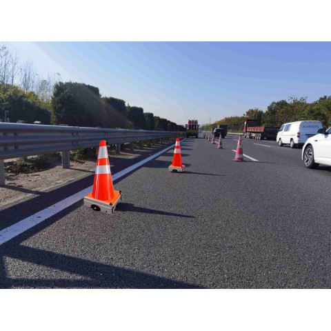 高速公路安全路锥机器人 封路移动路锥机器人生产厂家图3