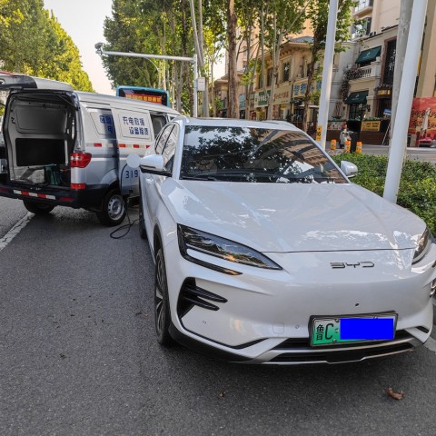 淄博张店新能源电动汽车缺电?享电道路救援来帮您,现场移动充电解急